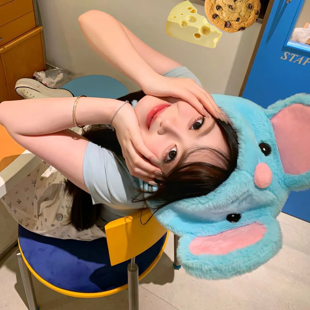 《年轻的女王》海报
